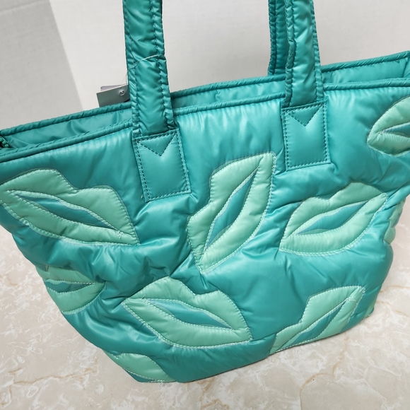 WILDFOX Lips Quilted Green Puffy Tote New - Picture 6 of 13
